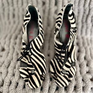 Channi B Coco Zebra-Print Lace-Up Open-Toe Heels size 38
